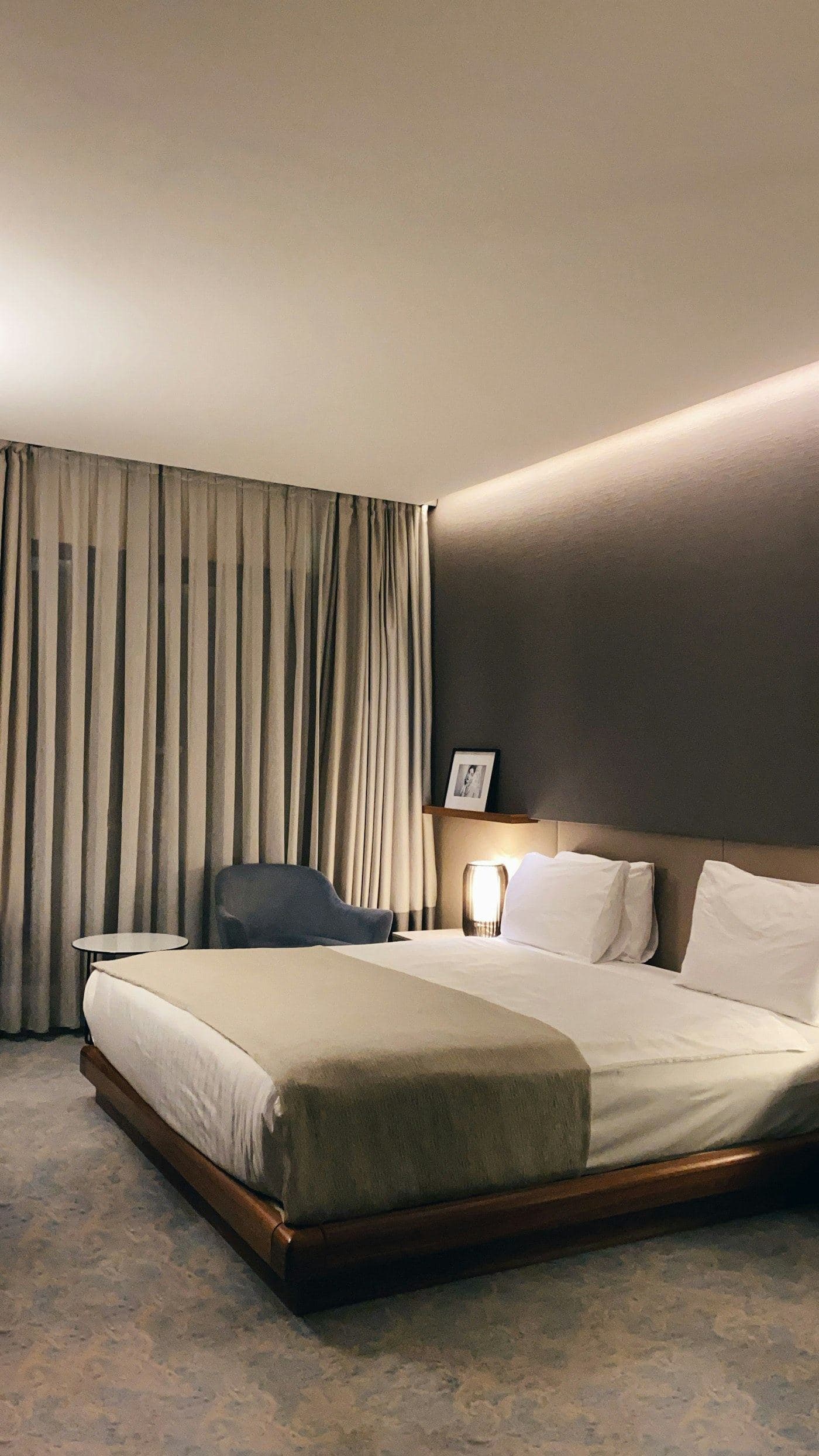 Executive room with a quiet workspace beside the bed