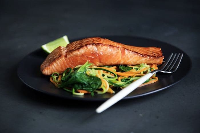 Grilled salmon fillet with vegetables